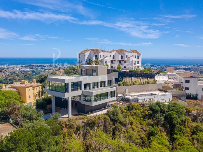 Modern villa with 360-degree views in Los Arqueros