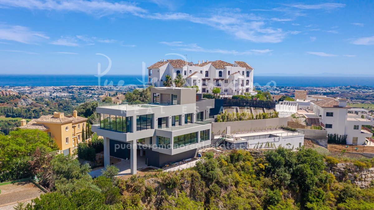 Villa moderna con vistas de 360 grados en Los Arqueros