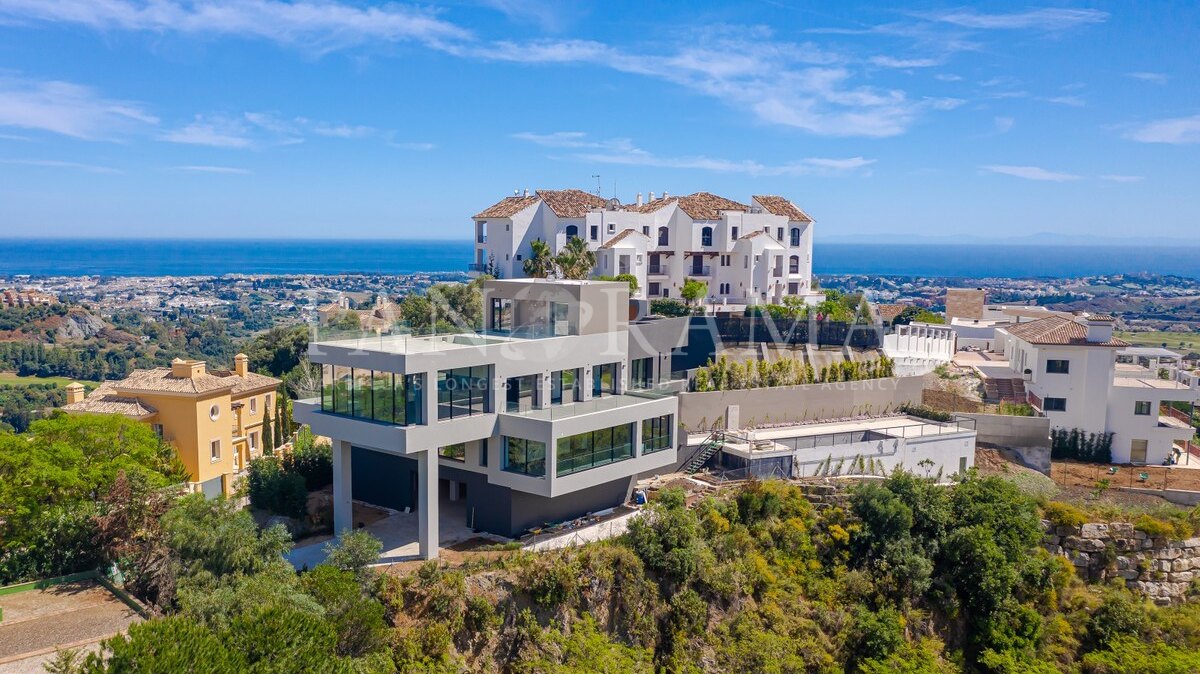 Moderne villa met 360-graden uitzicht in Los Arqueros