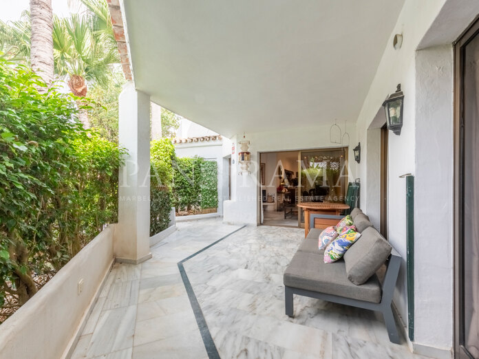 Erdgeschosswohnung zur Langzeitmiete in Golden Beach, Marbella Ost