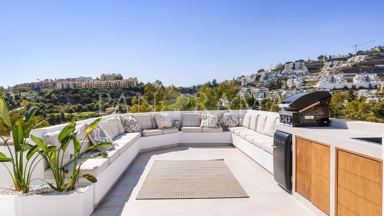 Moderna casa adosada ubicada en la cotizada zona de La Quinta Hills