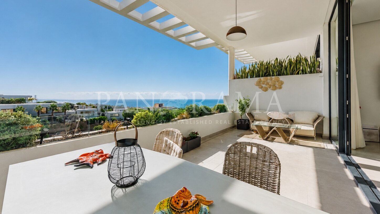 Adosada en esquina en Cabopino con impresionantes vistas abiertas