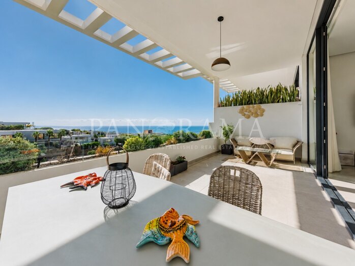 Corner townhouse in Cabopino with breathtaking open views
