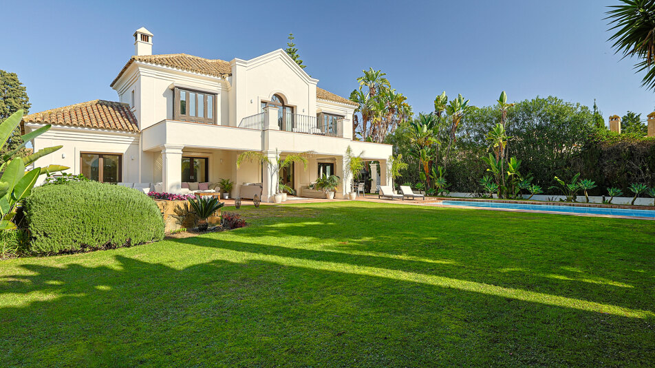 Villa Vanilla, a magnificent beachside villa in Casasola