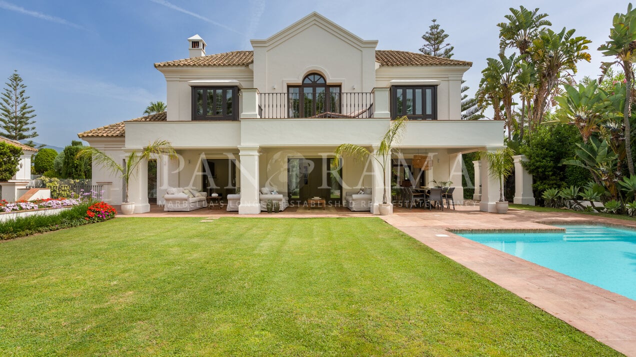 Magnificent villa in Guadalmina Baja near the sea