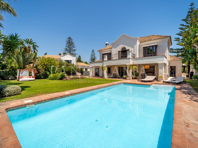 Villa Vanilla, a magnificent beachside villa in Casasola