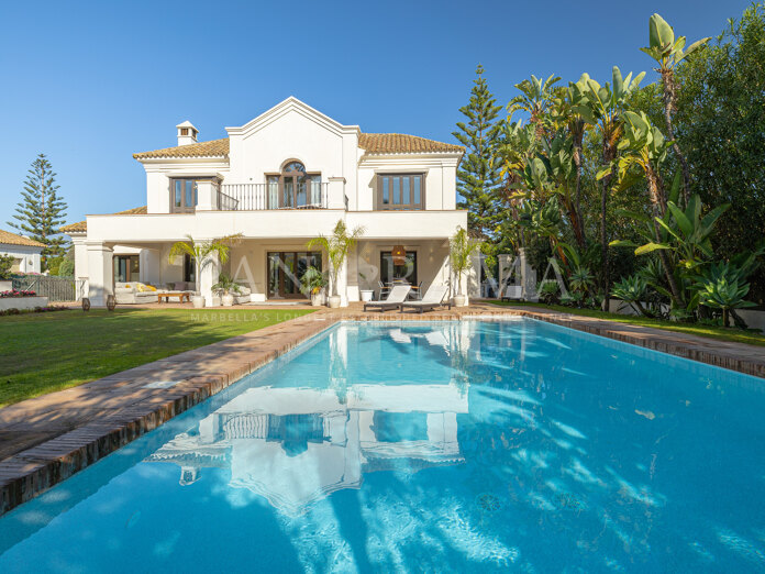 Magnificent beachside villa in Casasola