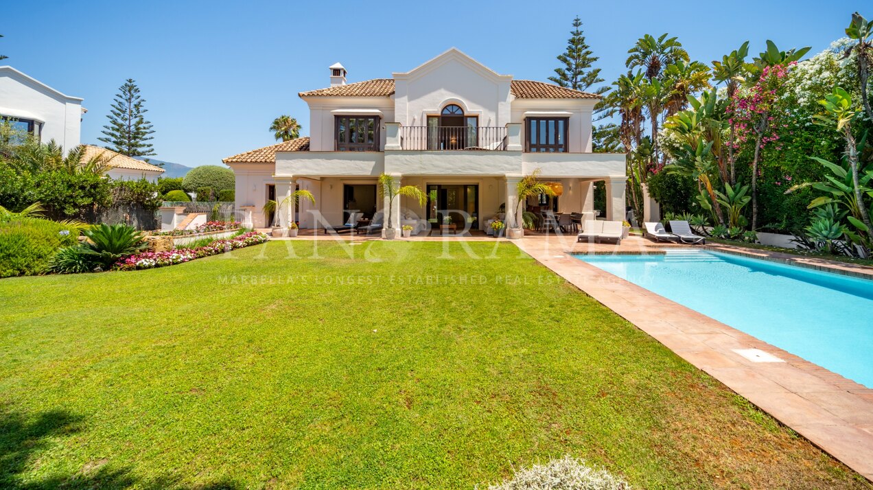 Villa Vanilla, a magnificent beachside villa in Casasola