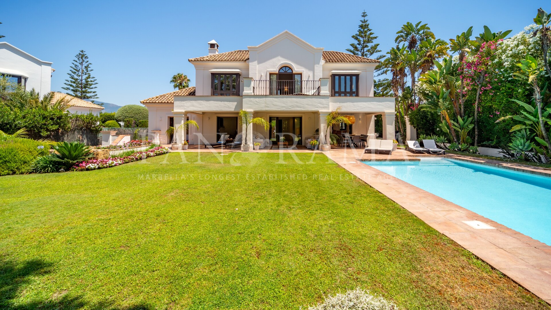 Villa Vanilla, una magnífica villa junto al mar en Casasola