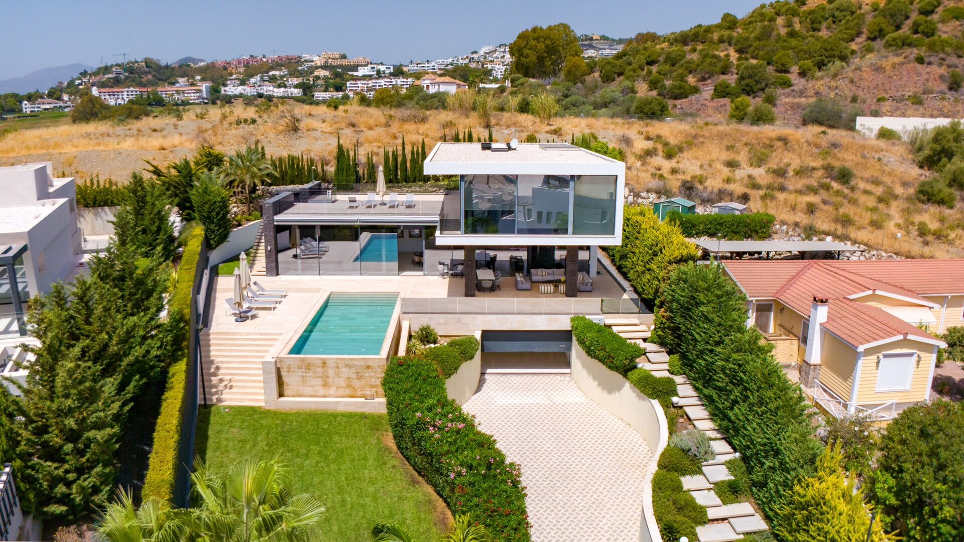 Brand-new contemporary villa in Los Naranjos Golf, Nueva Andalucía