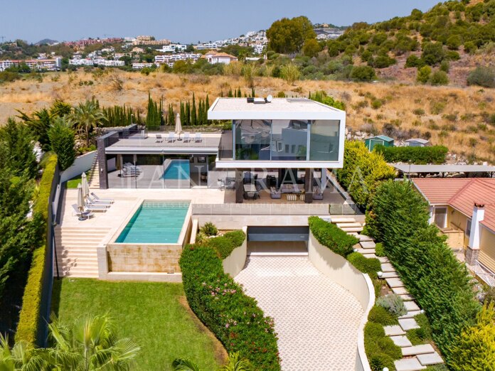 Brand-new contemporary villa in Los Naranjos Golf, Nueva Andalucía
