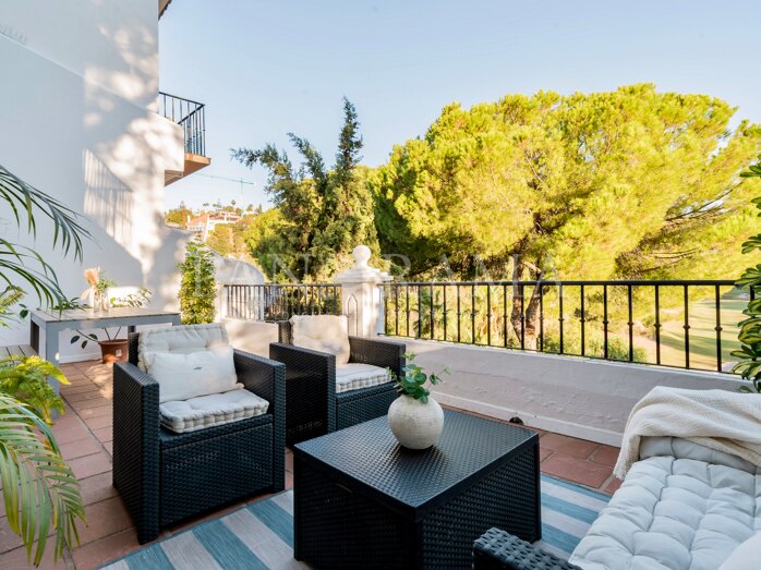 Large townhouse with great golf views in La Quinta