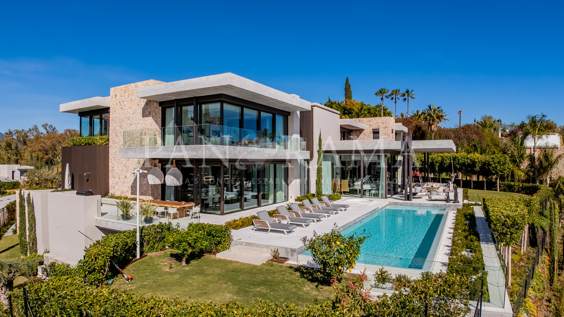 Nouvelle villa spectaculaire avec vues panoramiques sur la mer et héliport à Benahavís