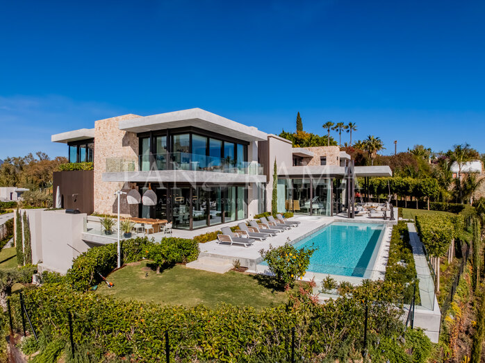 Nouvelle villa spectaculaire avec vues panoramiques sur la mer et héliport à Benahavís