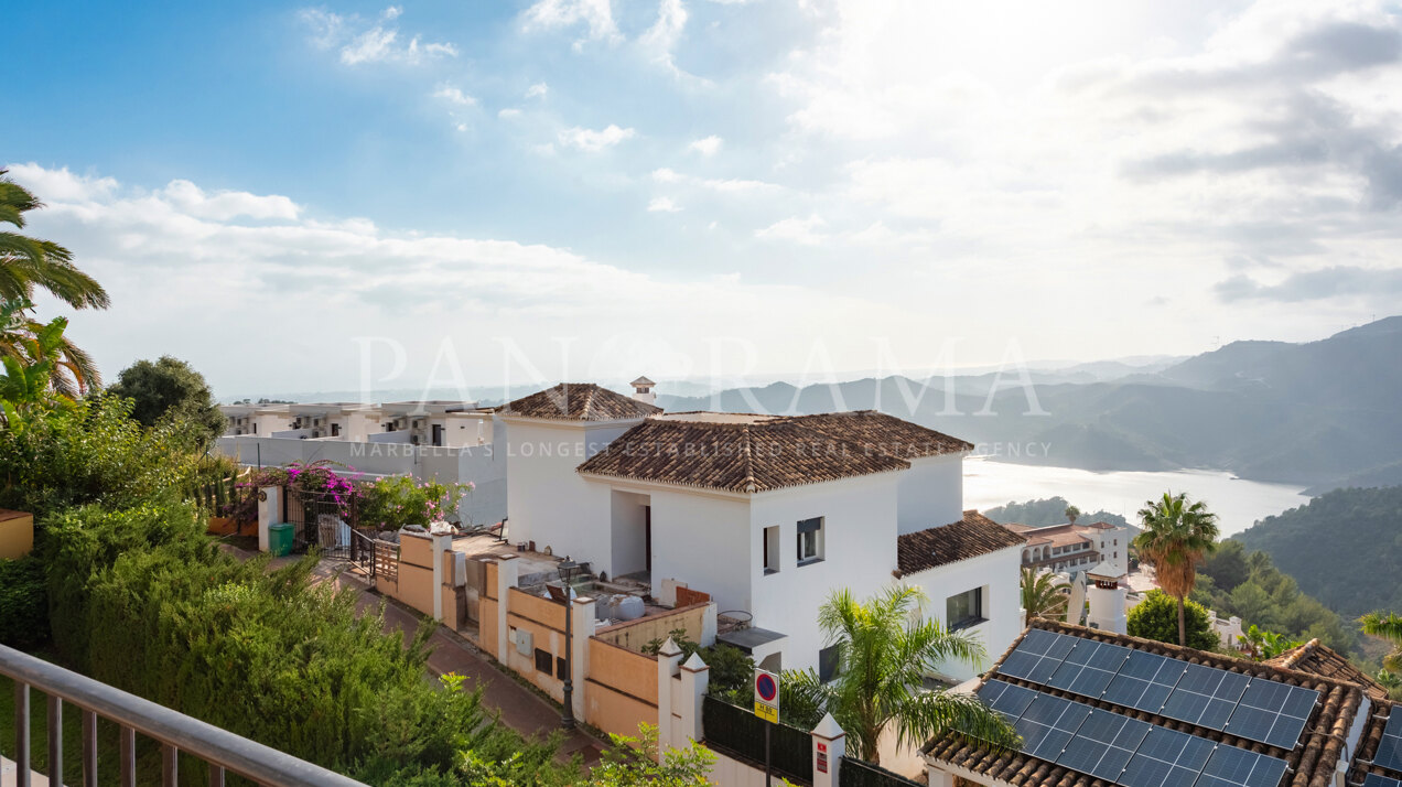 Villa met panoramisch uitzicht in Sierra Blanca Country Club