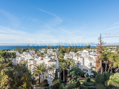 Eckwohnung mit Panoramablick auf das Meer und die Berge an Marbellas Goldener Meile