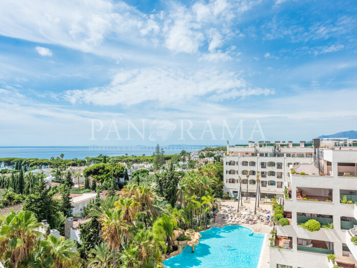 Duplex-Penthouse mit spektakulärem Blick und großem Potenzial in Guadalpin Suites, Marbella Golden Mile