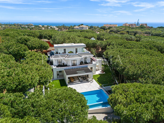 Atemberaubende Villa im modernen Stil in Hacienda Las Chapas in Marbella Ost