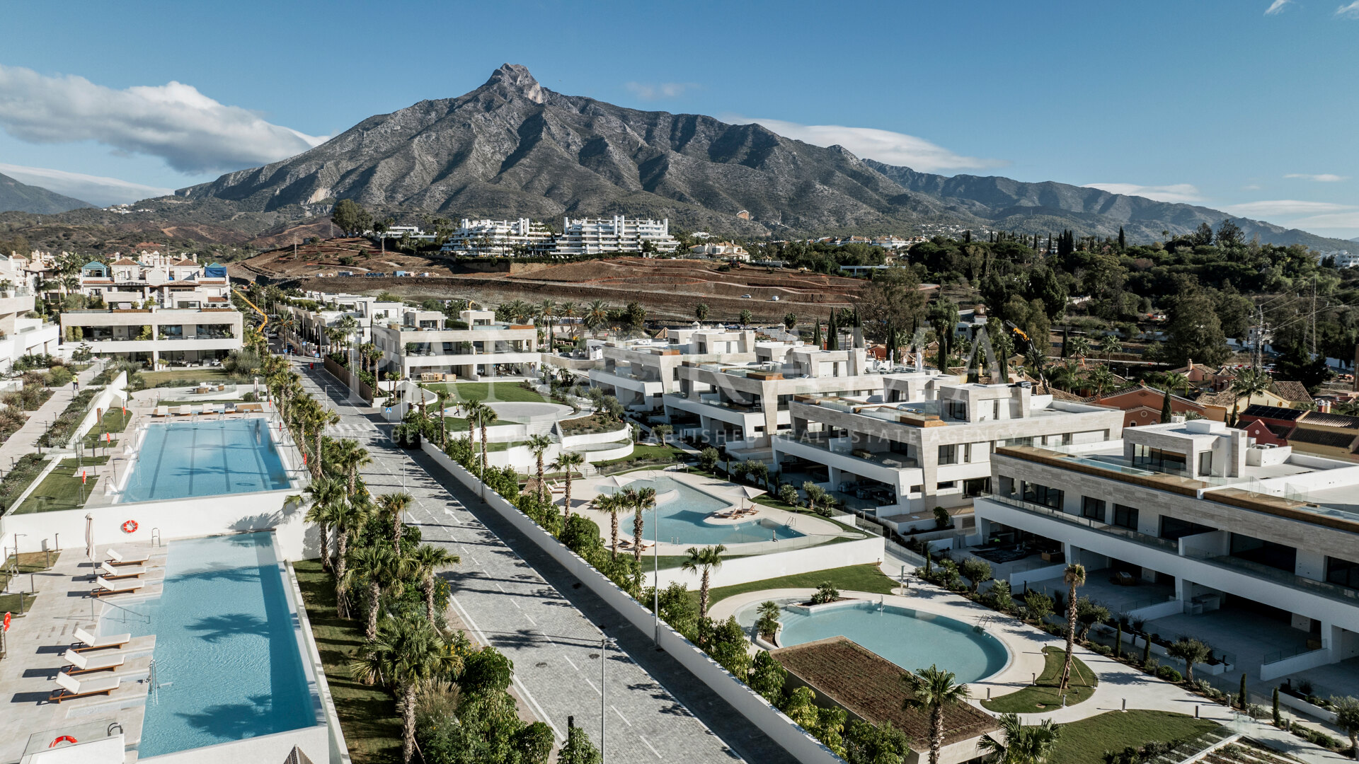 Luxuriöses Duplex-Apartment mit herrlichem Ausblick in der exklusiven Goldenen Meile von Marbella