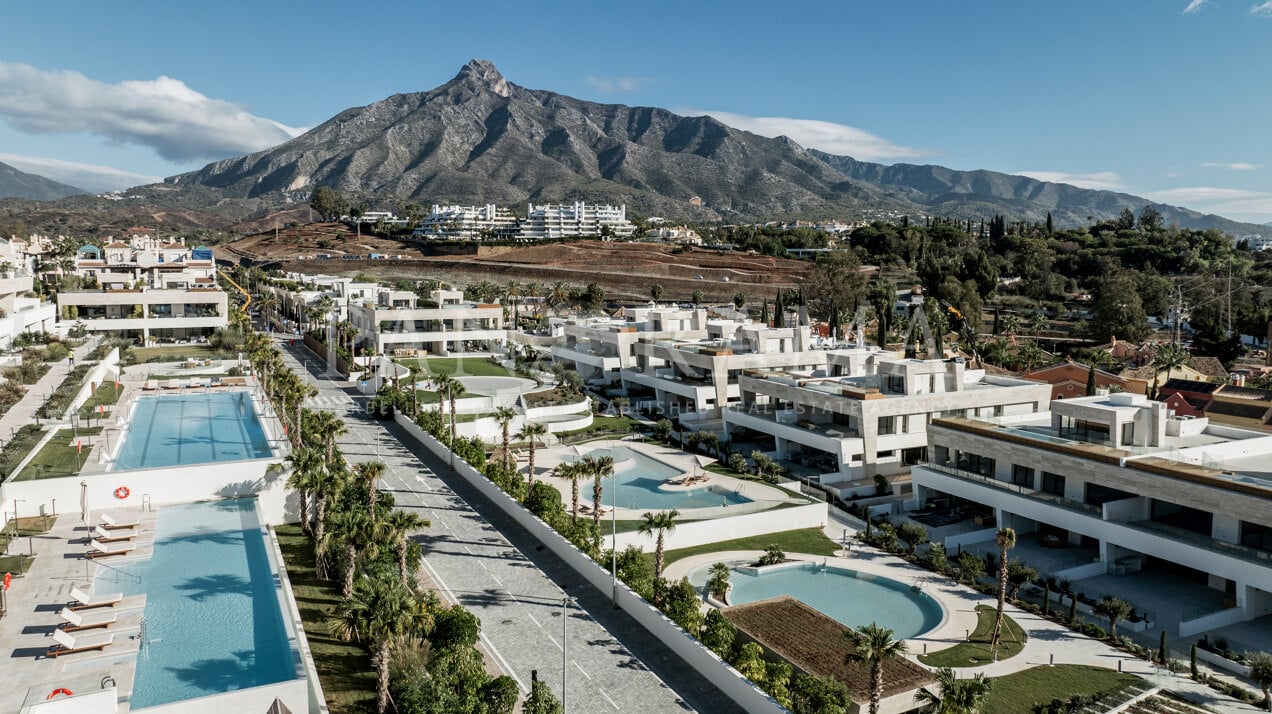 Appartement duplex de luxe avec de belles vues dans la prestigieuse Mille d'Or de Marbella