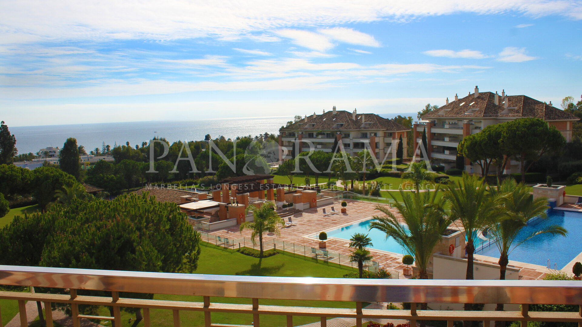 Prachtig duplex penthouse met panoramisch uitzicht op zee in een prestigieus complex aan de Golden Mile