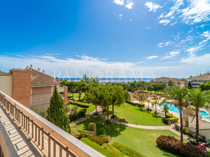 Magnificent duplex penthouse with panoramic sea views in a prestigious complex on the Golden Mile