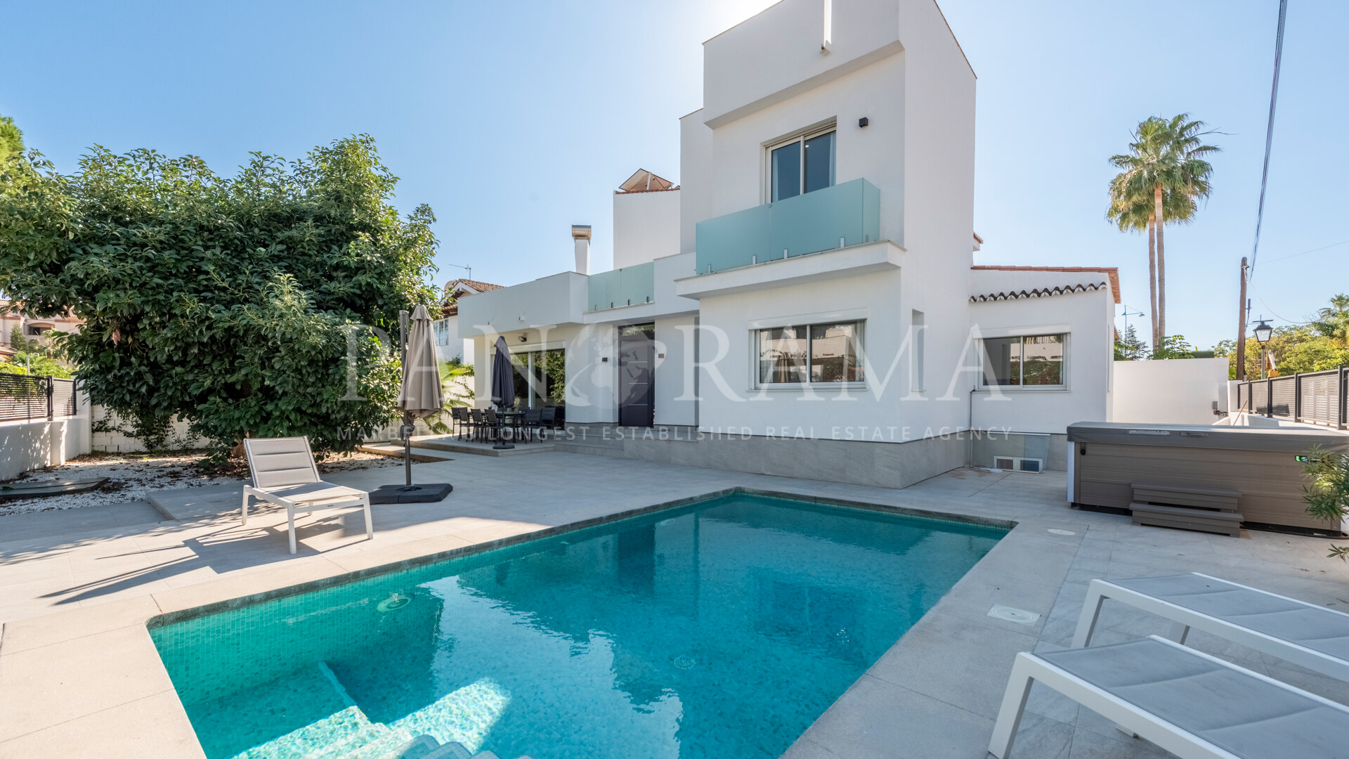 Impeccable villa in Las Petuñas in San Pedro de Alcantara just 150 meters from the beach