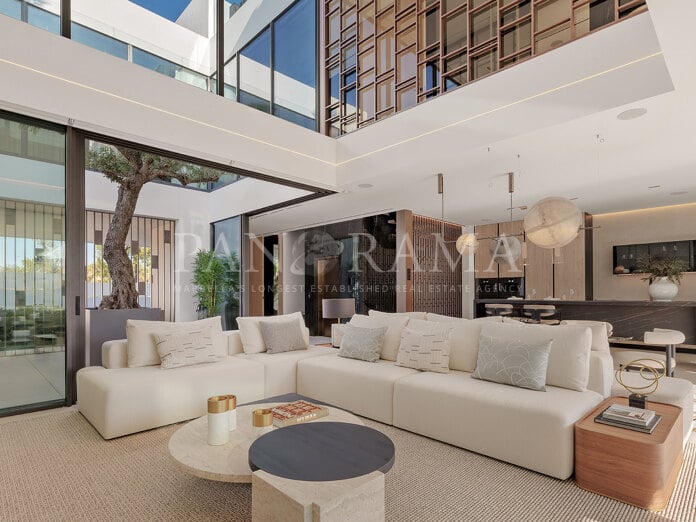 Impresionante residencia moderna en la Milla de Oro de Marbella en una comunidad cerrada