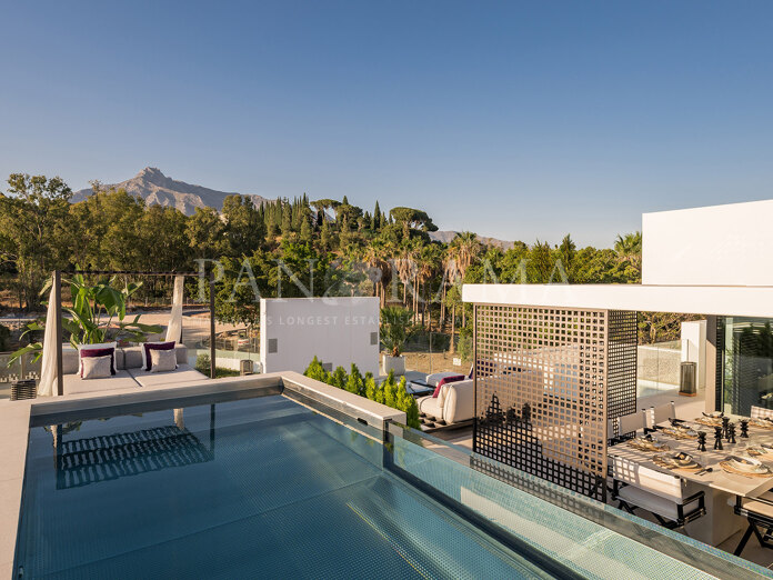 Impresionante residencia moderna en la Milla de Oro de Marbella en una comunidad cerrada