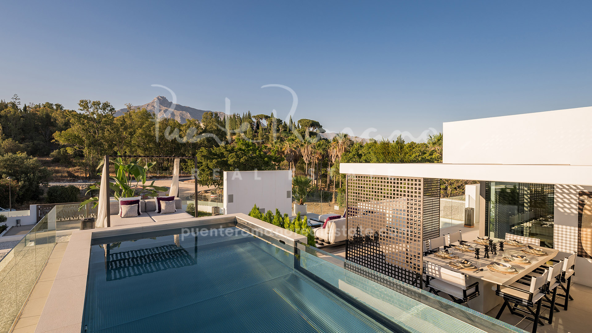 Impressive modern residence on Marbella Golden Mile in a gated community