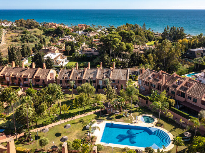 Herenhuis met privétuin in Los Monteros, Marbella