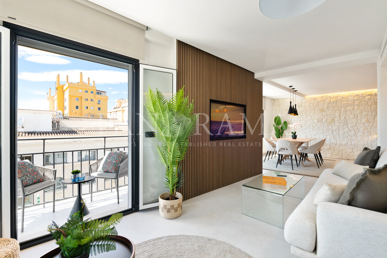 Splendid penthouse with sea views in the heart of San Pedro de Alcántara