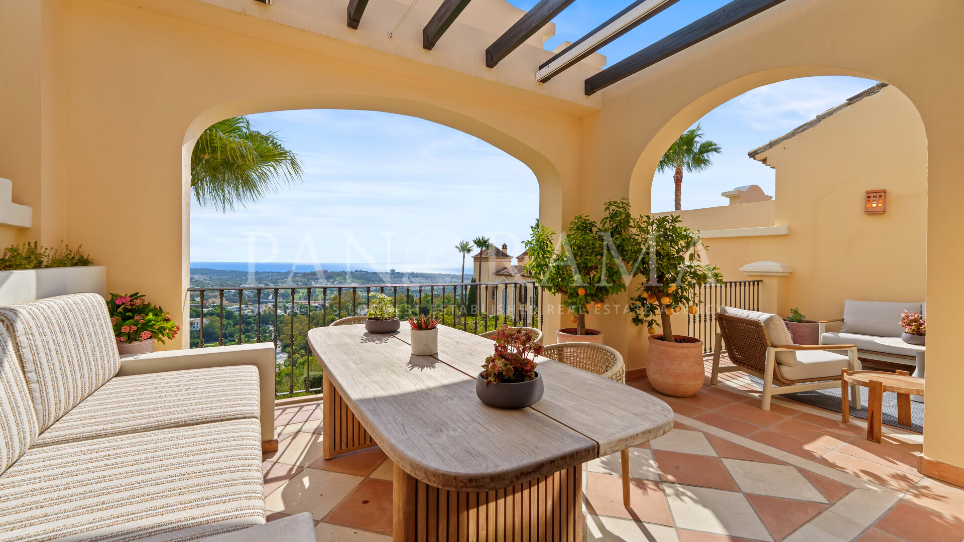 Penthouse with panoramic views of the Mediterranean Sea in La Quinta