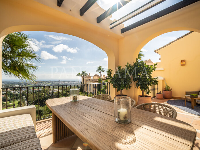 Penthouse with panoramic views of the Mediterranean Sea in La Quinta