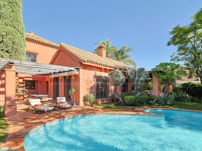 Charming unique family villa with architectural details near Marbella centre