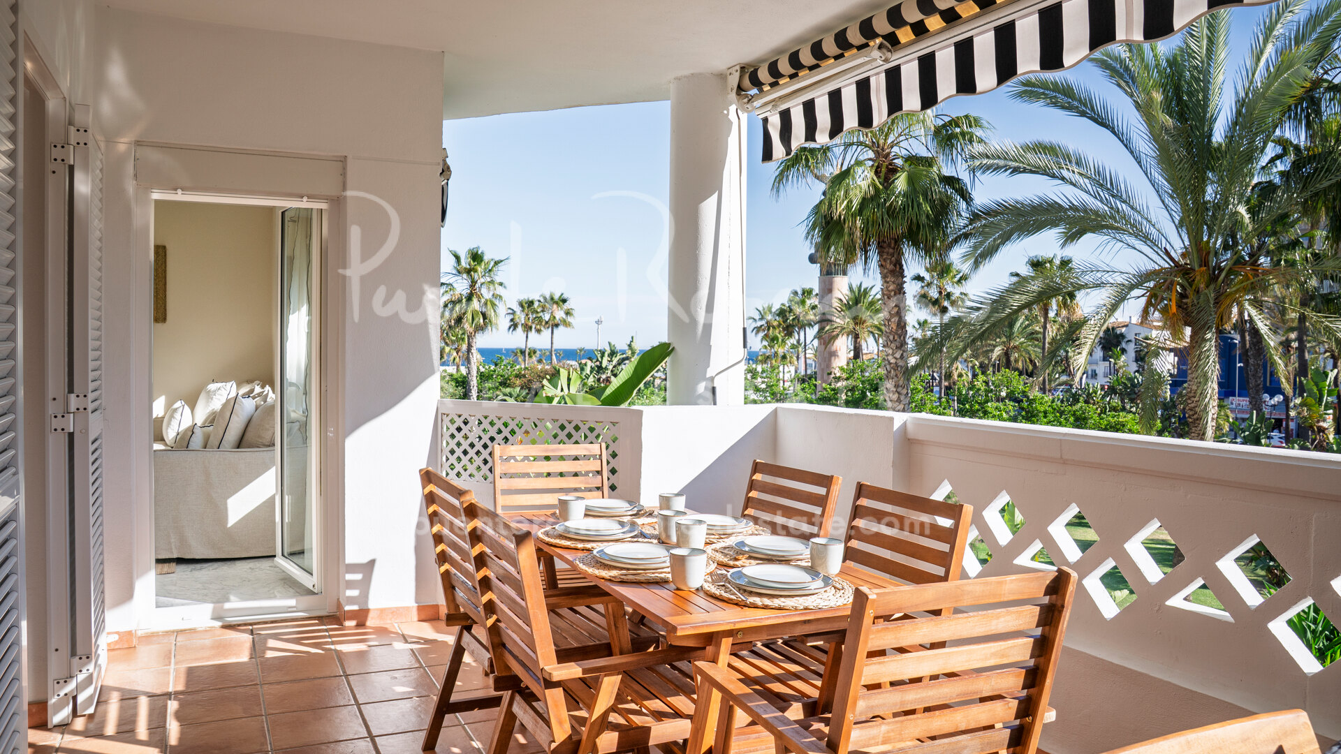 Apartment with sea views in a beachfront community Playa Rocio in Puerto Banús