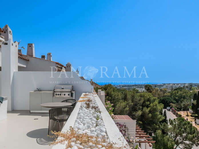 Duplex penthouse with sea and moutain views in Coto Real II, Marbella´s Golden Mile