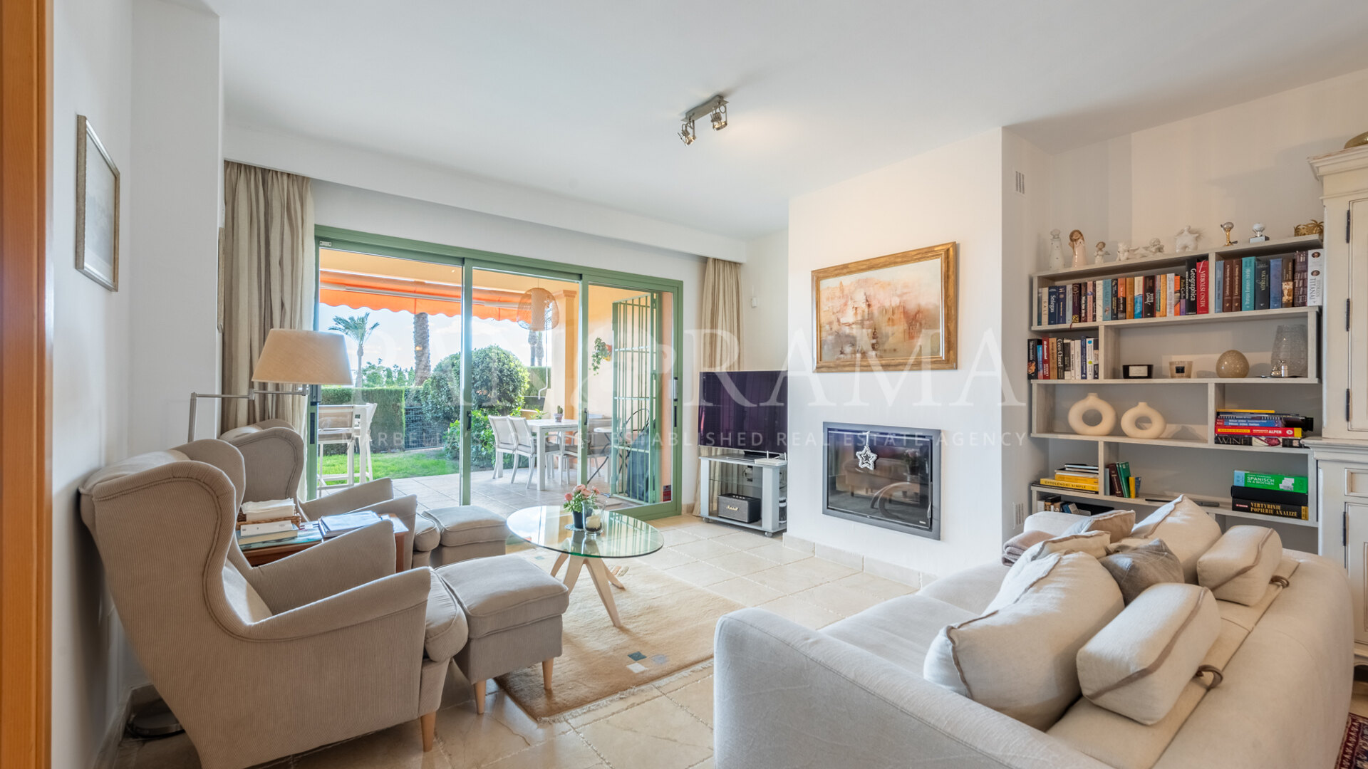 Appartement avec jardin privé et vue sur la mer dans le prestigieux complexe Los Flamingos Golf Resort