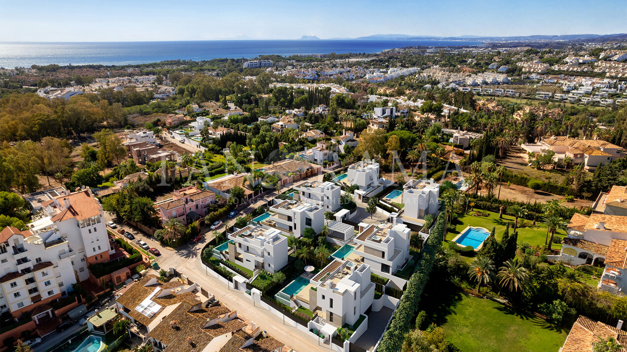 New contemporary villa next to Atalaya Golf in Estepona