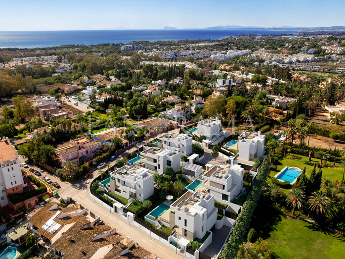 Nieuwe eigentijdse villa naast Atalaya Golf in Estepona