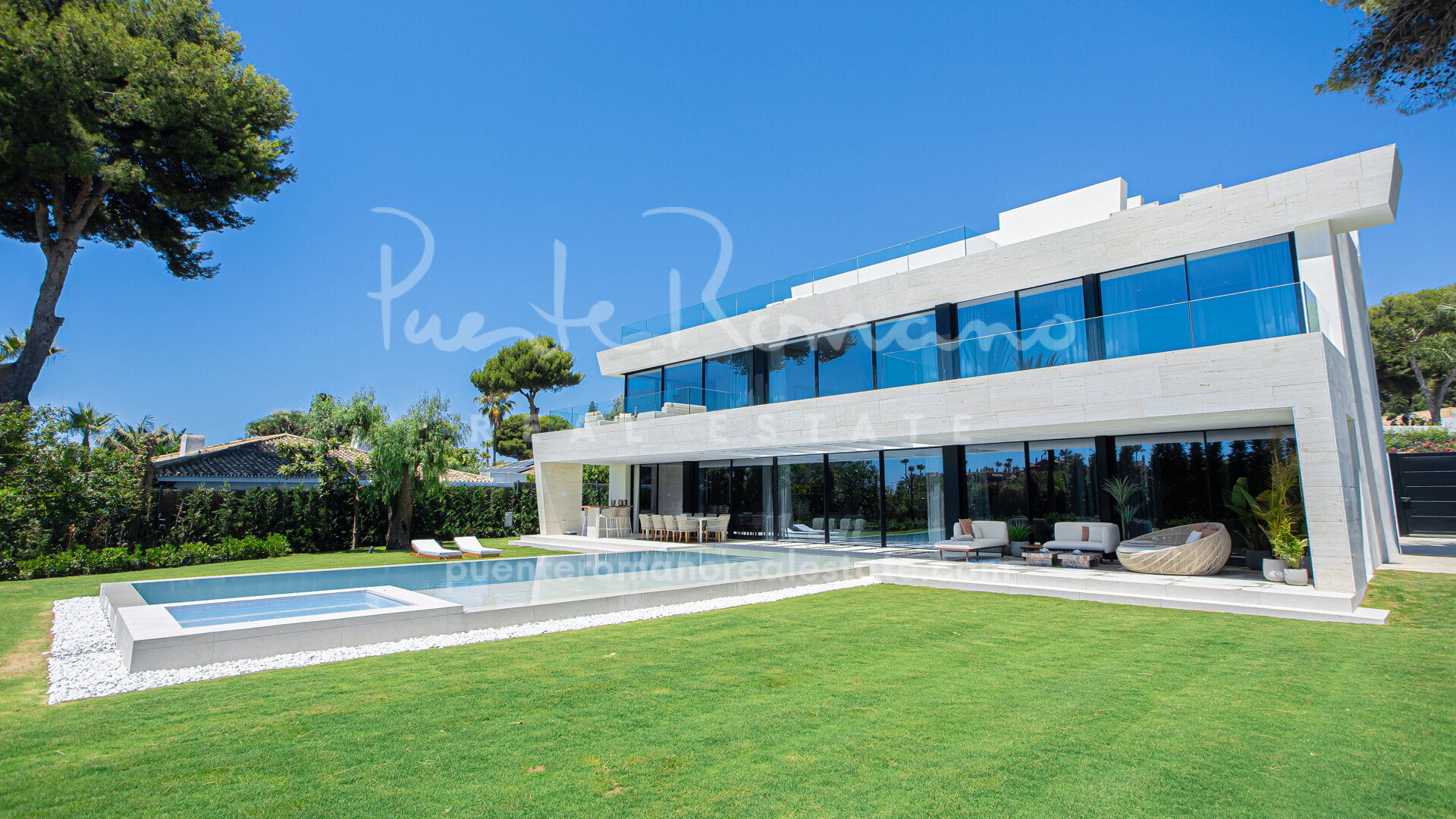 Exclusive luxury villa in Los Monteros only a few steps from the best beaches in Marbella