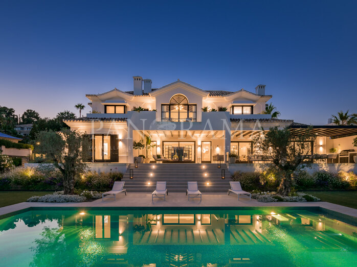 Atemberaubende zeitlose Villa mit Meerblick in La Cerquilla in Nueva Andalucía