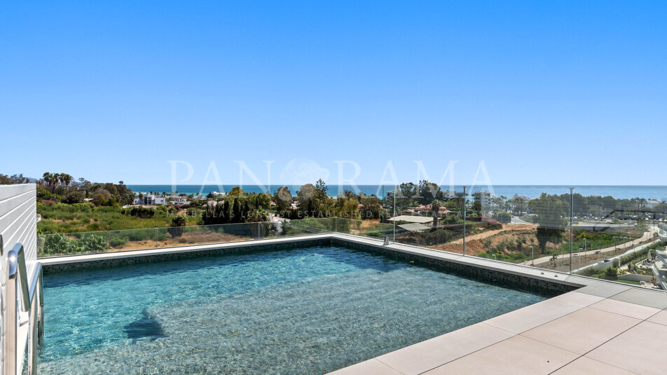Impresionante ático dúplex con vistas espectaculares al mar en Benalus