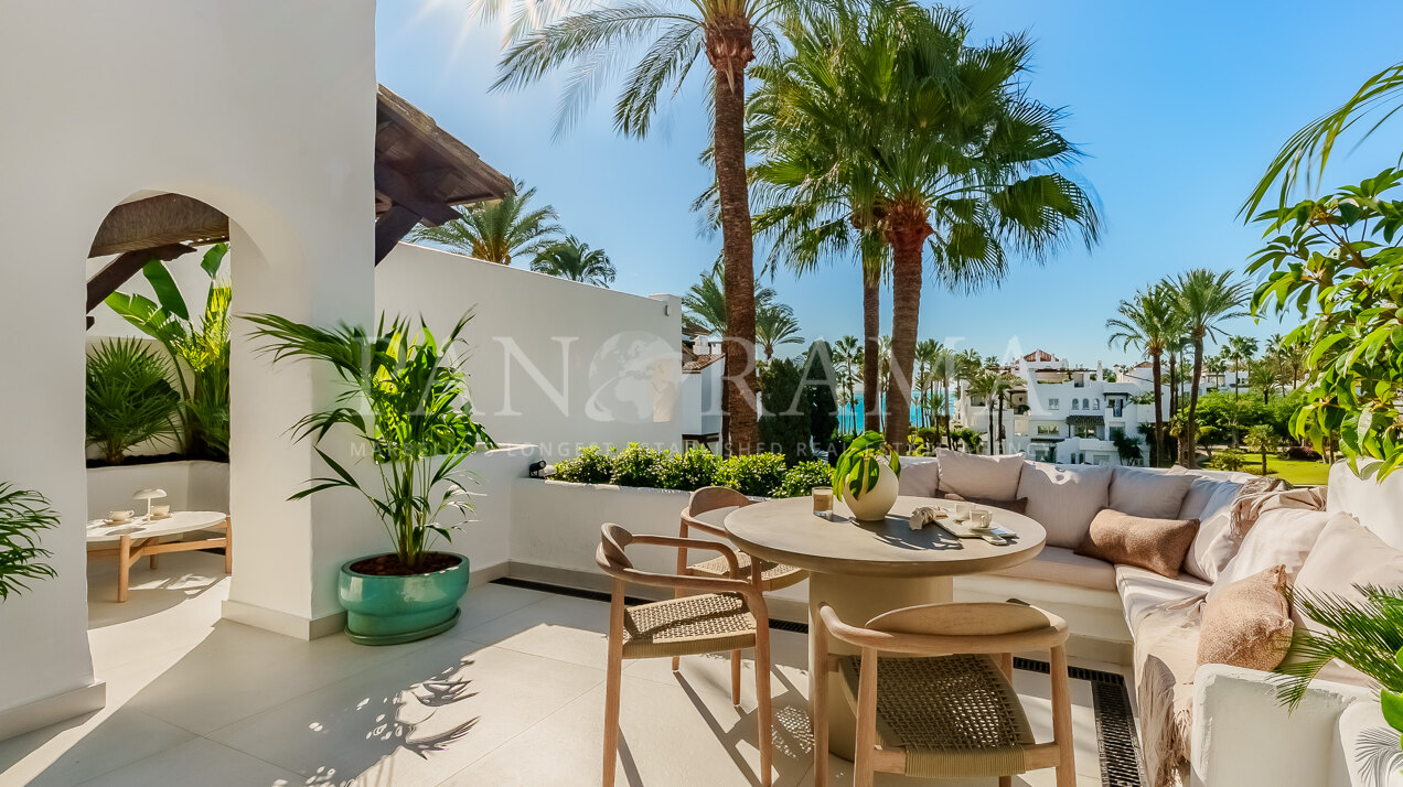 Luxueux penthouse en duplex à Alcazaba Beach, Estepona avec vue sur la mer