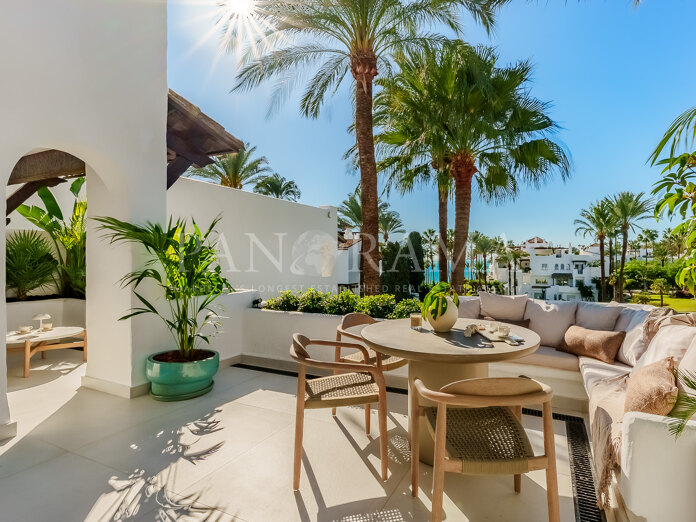 Luxuriöses Duplex-Penthouse in Alcazaba Beach, Estepona mit Blick auf das Meer