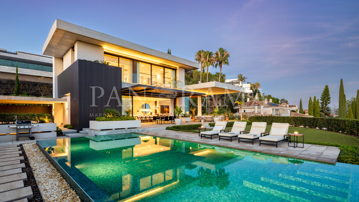 Indrukwekkende villa in een luxe gated community in La Quinta, met panoramisch uitzicht