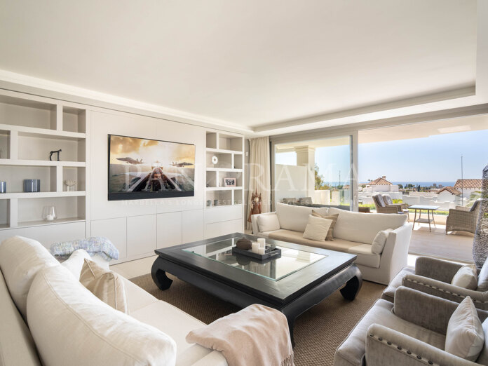 Exclusief appartement op de begane grond in 9 Lions Residences met uitzicht op zee en bergen