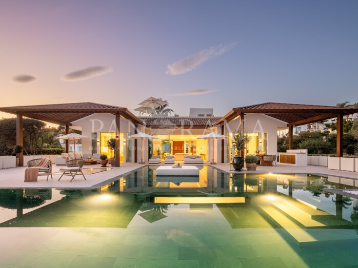 Frontline Golf Villa mit spektakulärem Blick in La Cerquilla in Nueva Andalucía