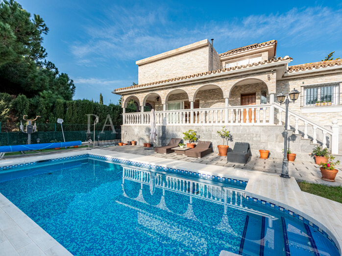Fabuleuse villa à Carib Playa à l'est de Marbella à distance de marche de la plage