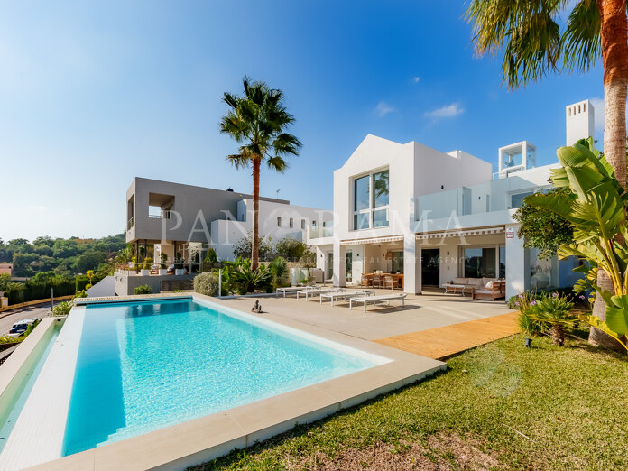 Prachtige villa in La Mairena omringd door natuurlijke schoonheid